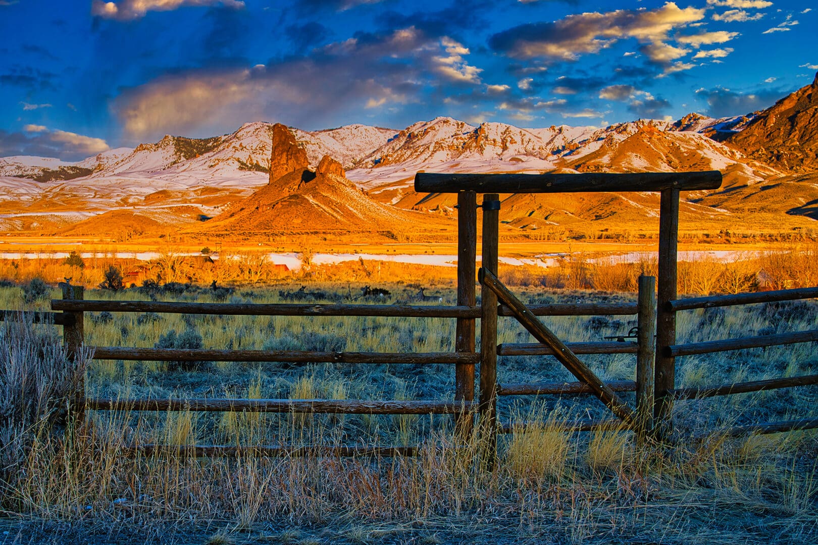 A wooden fence in the middle of a field.