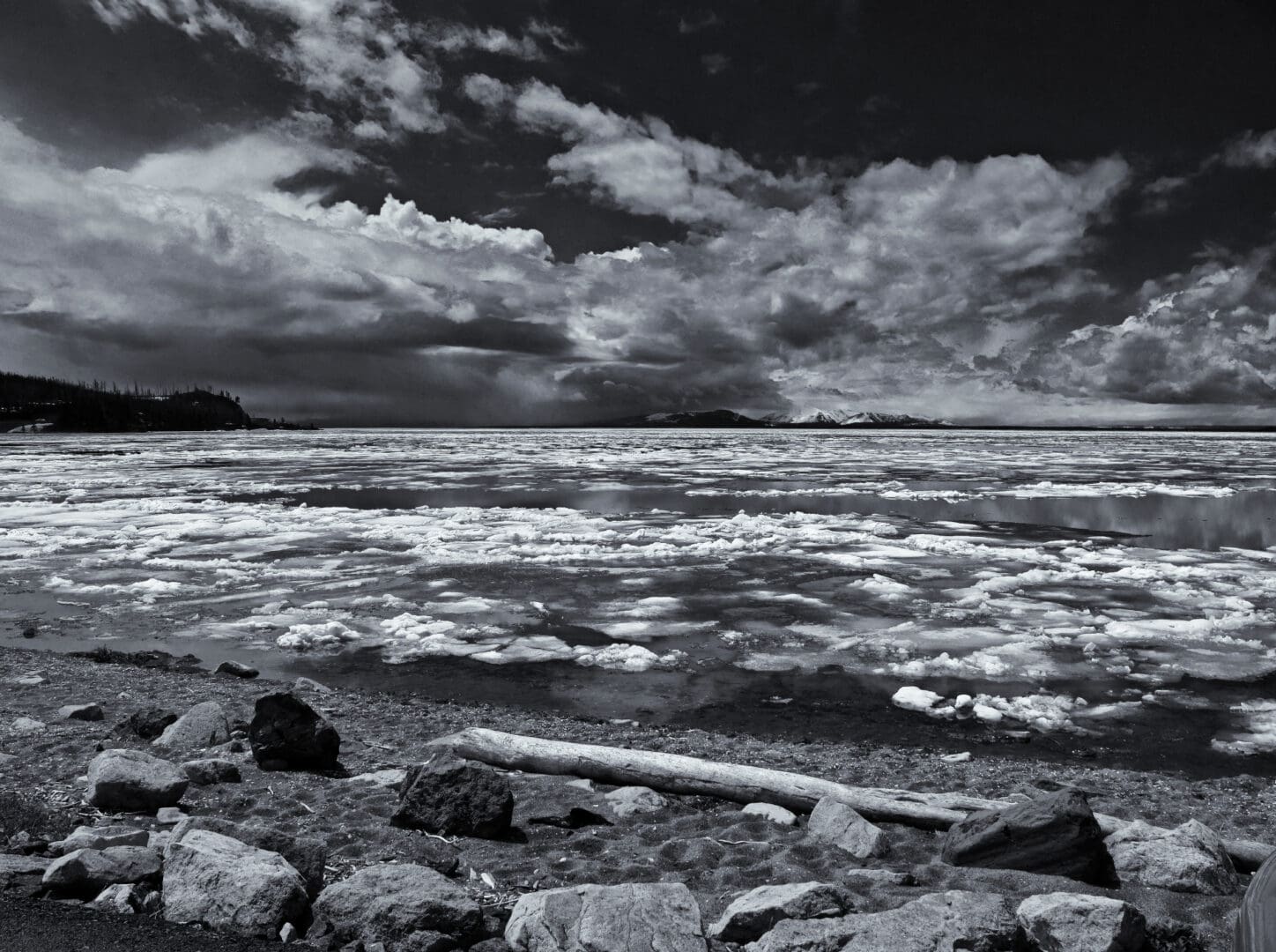 A beautiful portrait of the Yellowstone Lake